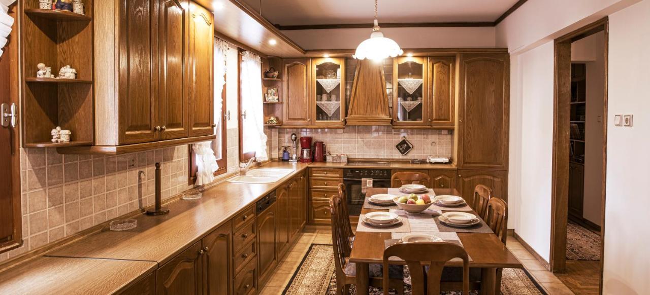 Georgia'S Guesthouse Kastoria Ngoại thất bức ảnh