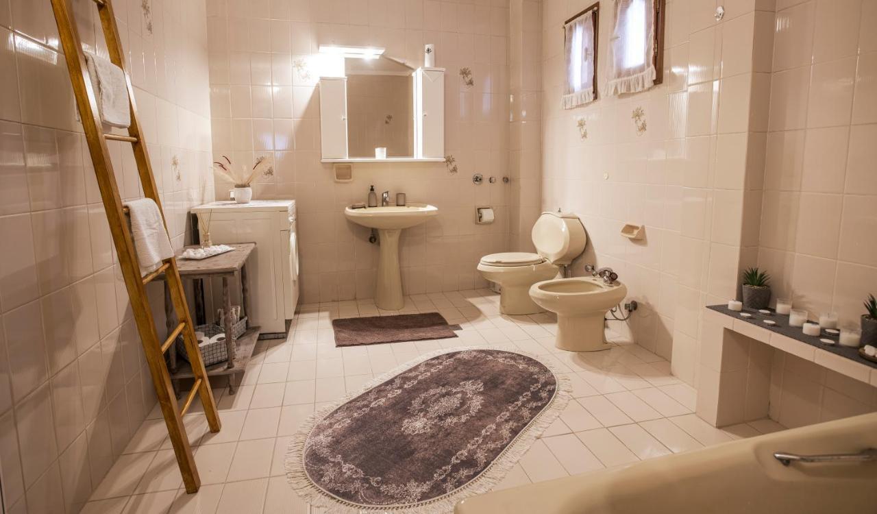 Georgia'S Guesthouse Kastoria Ngoại thất bức ảnh