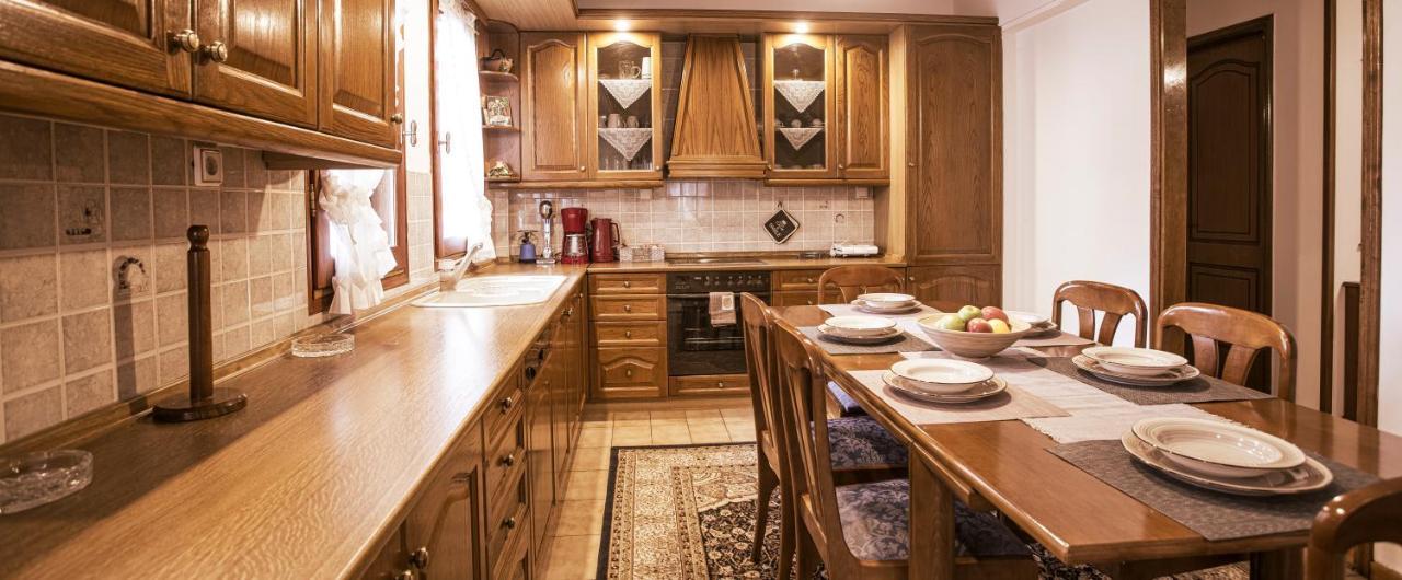Georgia'S Guesthouse Kastoria Ngoại thất bức ảnh