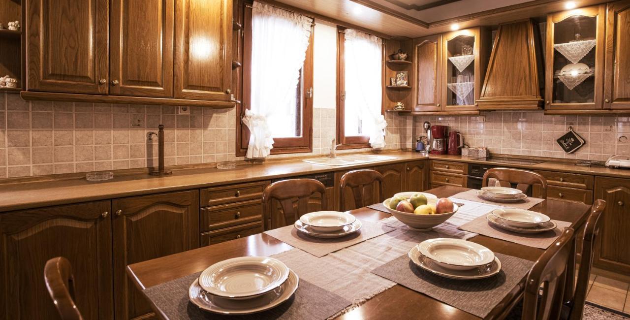 Georgia'S Guesthouse Kastoria Ngoại thất bức ảnh