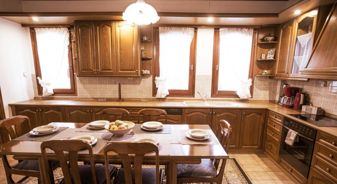 Georgia'S Guesthouse Kastoria Ngoại thất bức ảnh
